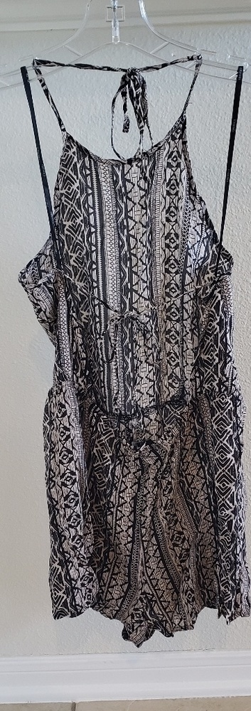 Romper - Picture 2 of 2